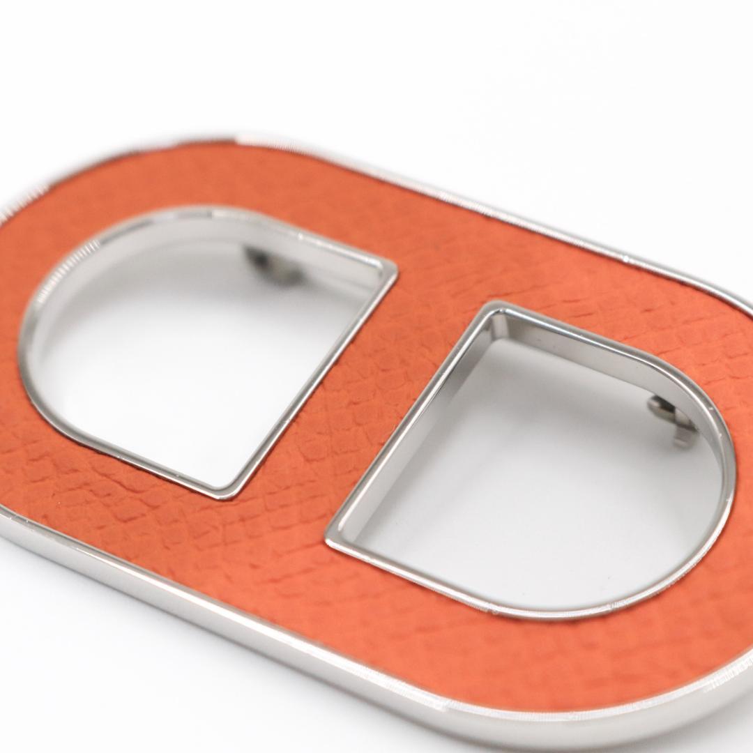 HERMES ダブルDロゴ ブローチ オレンジ