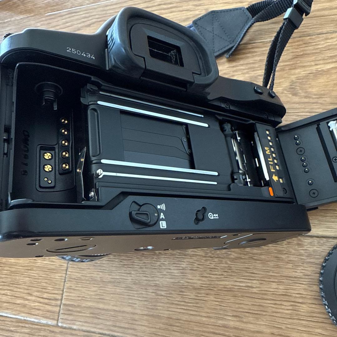 Canon EOS-1N フィルム一眼レフカメラ　レンズ付き(ジャンク品)