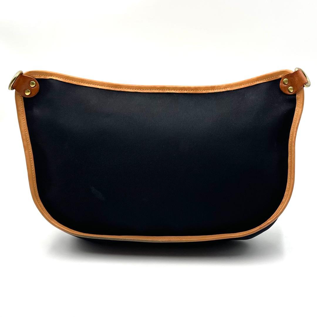 イルビゾンテ 公式定価:¥48,400 ボディバッグ ショルダーバッグ ヌメ 黒