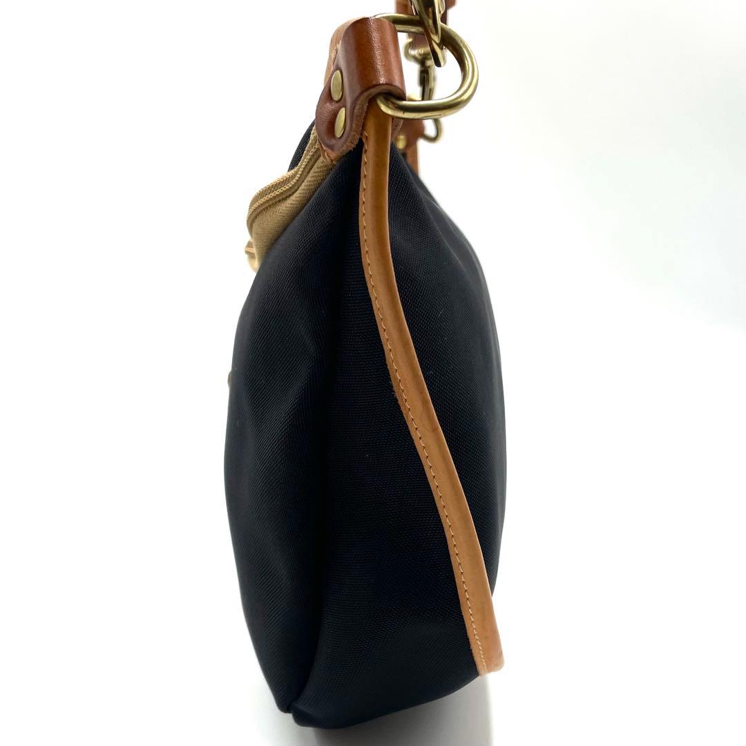 イルビゾンテ 公式定価:¥48,400 ボディバッグ ショルダーバッグ ヌメ 黒