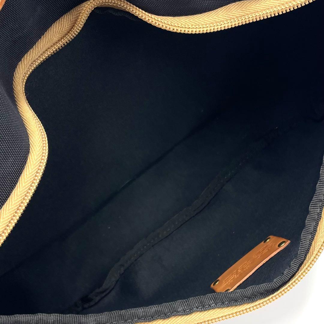 イルビゾンテ 公式定価:¥48,400 ボディバッグ ショルダーバッグ ヌメ 黒