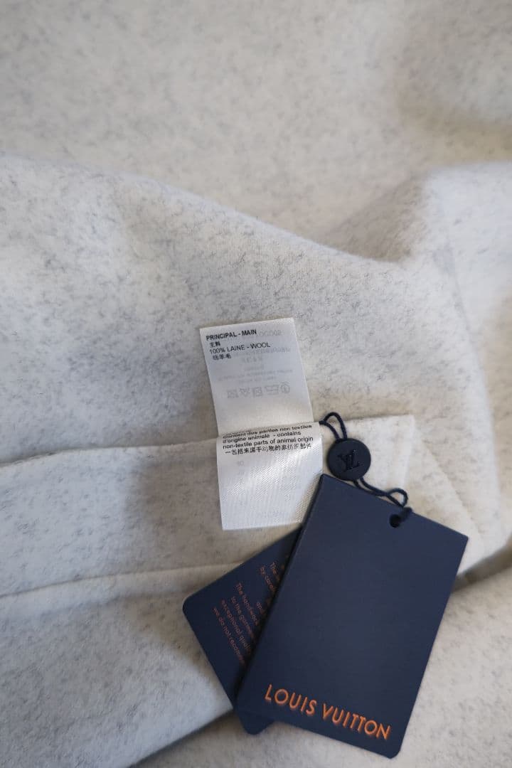 LV ヴィトン　マヒナ　リバーシブル　フード　ケープ　ポンチョ　定価70万円