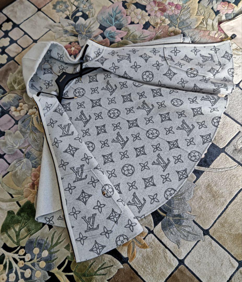 LV ヴィトン　マヒナ　リバーシブル　フード　ケープ　ポンチョ　定価70万円