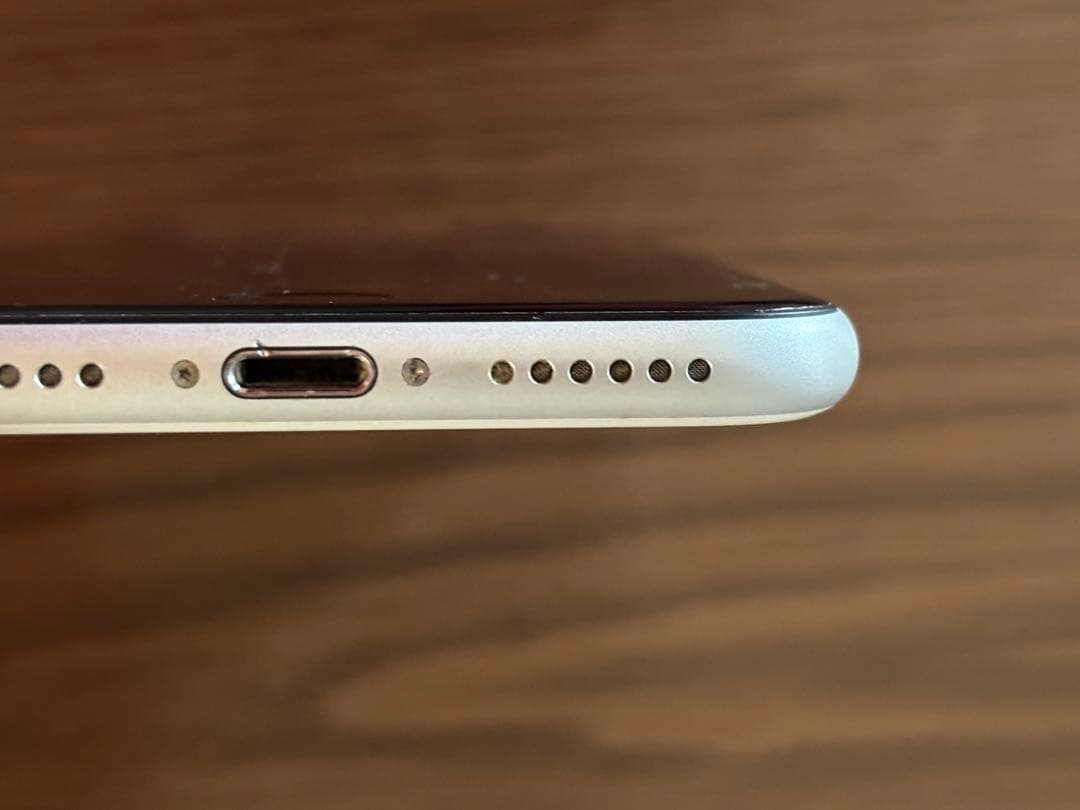 Apple iPhone SE（第2世代）ホワイト 64GB 本体 充電器付き