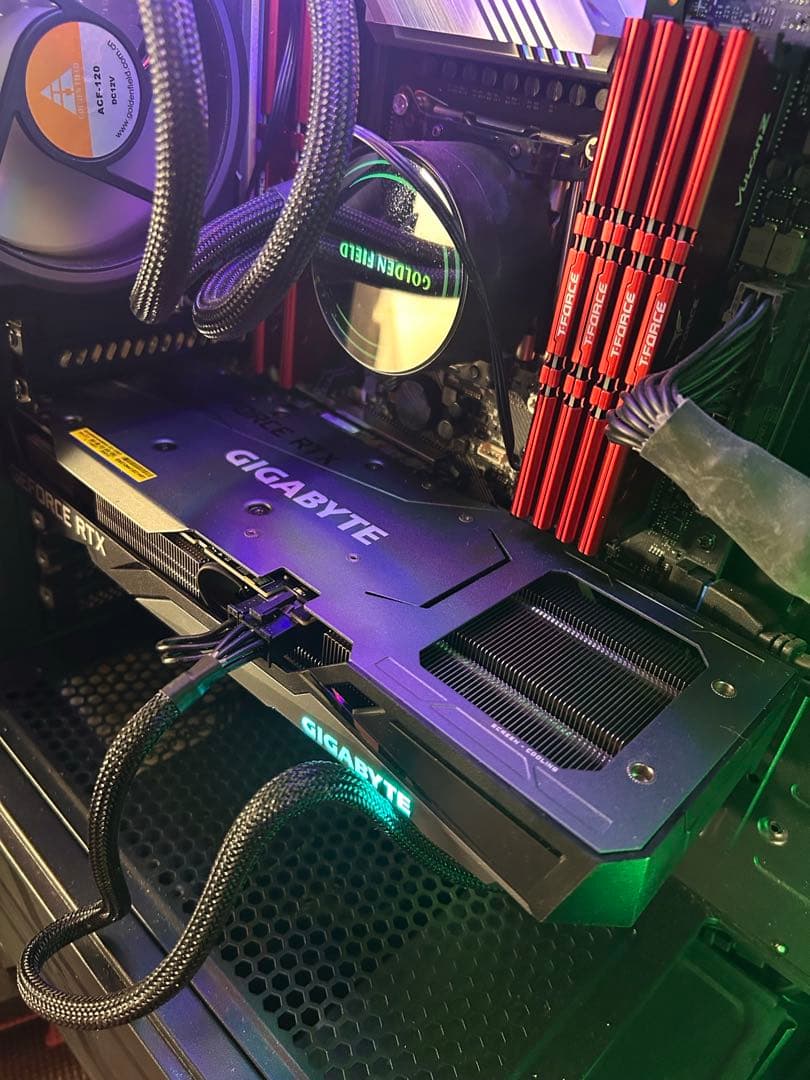 ワタナベ　GIGABYTE GeForce RTX 12GB グラフィック