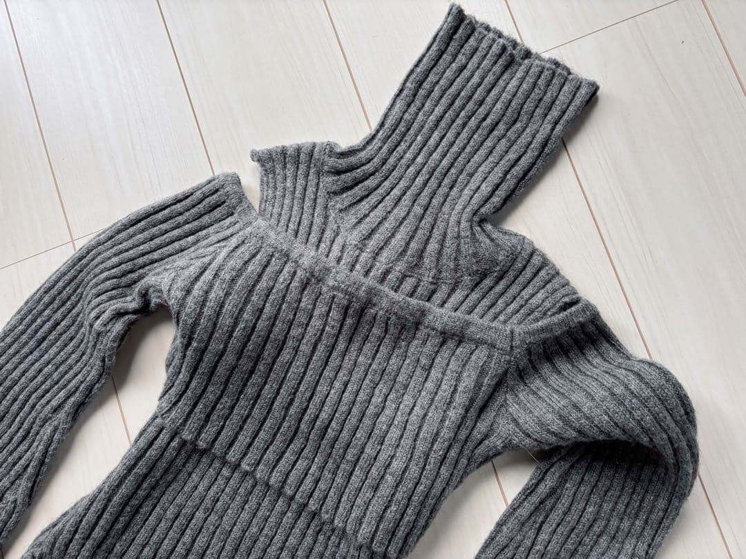 美品　andmary（アンドマリー）カメオニットスリットドレス　ニット　ワンピ