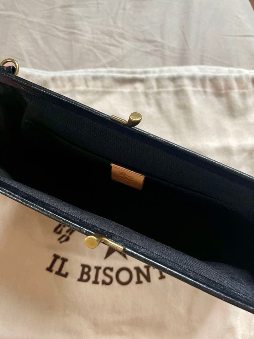 IL BISONTE ブラックレザー　クラッチバッグ　がま口
