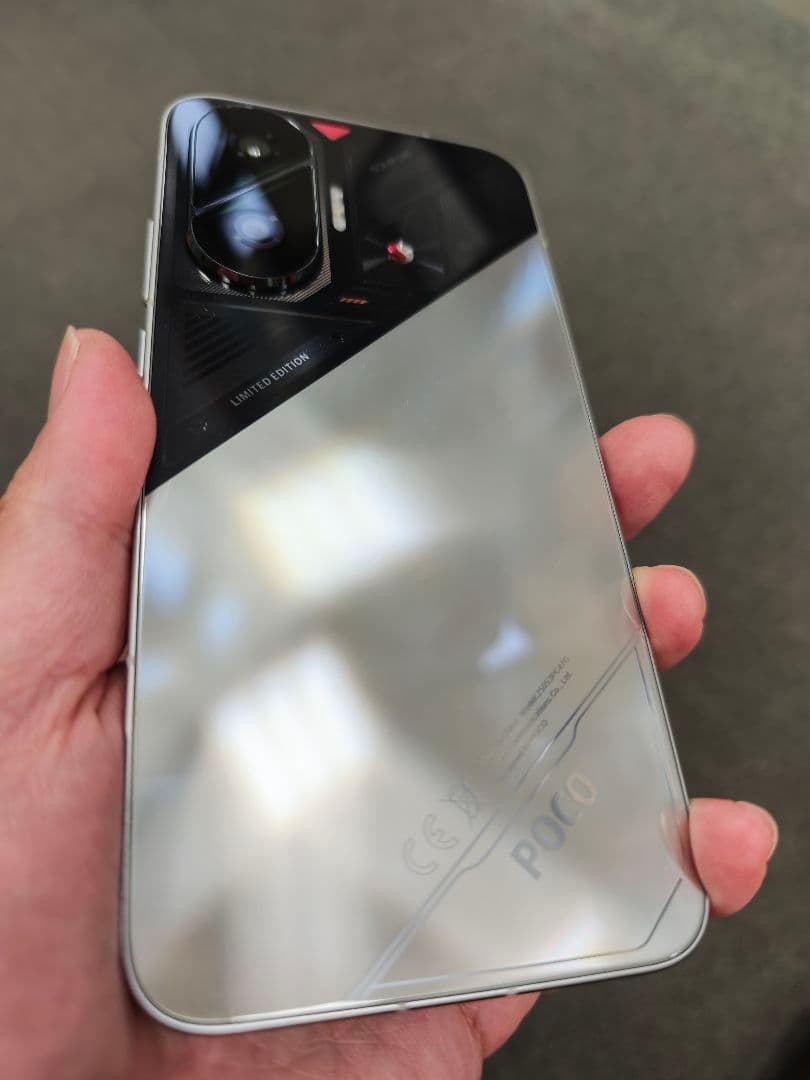 ☆Xiaomi POCO F7 256GB　シルバー　美品☆