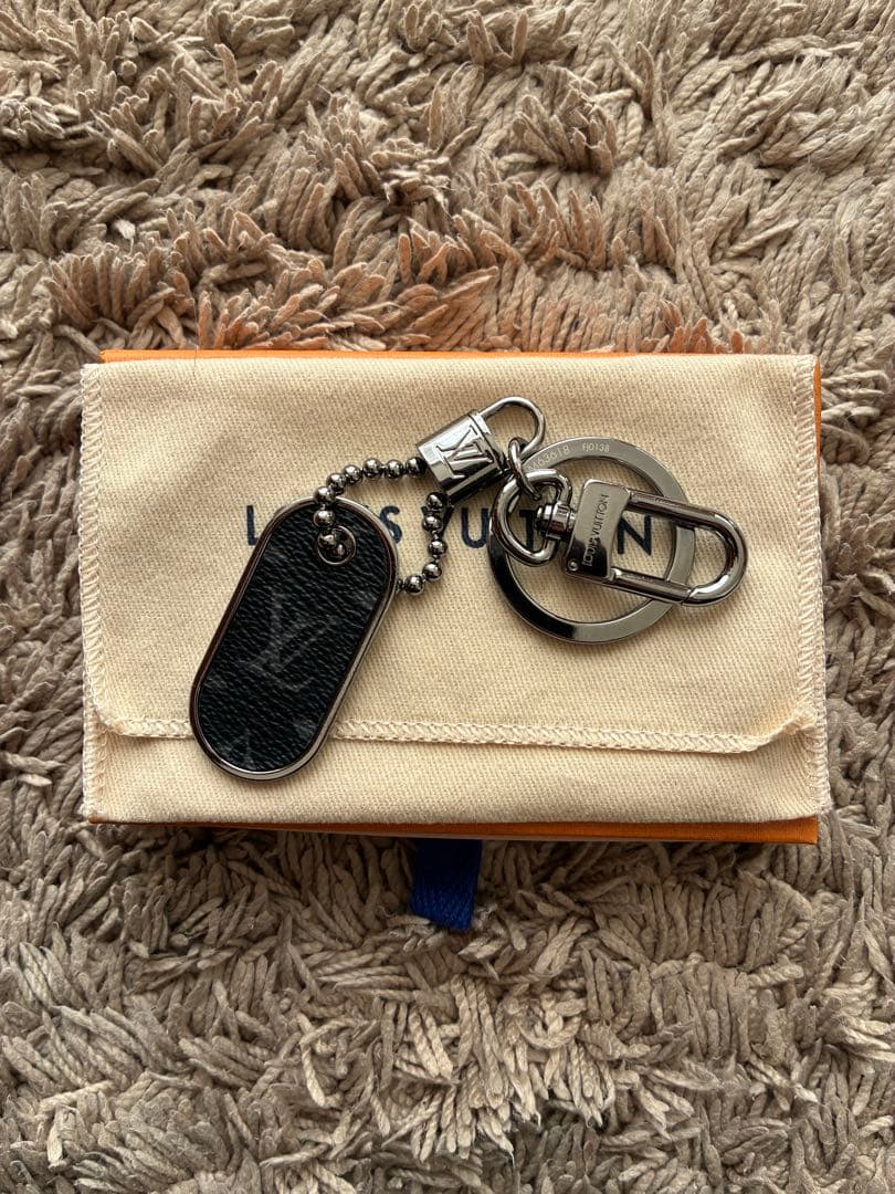 LOUIS VUITTON ブラックキーホルダー