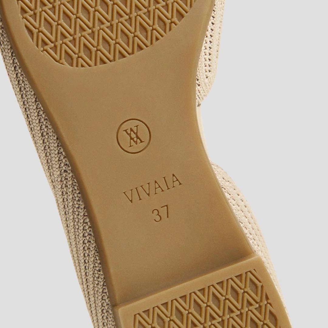 【美品】VIVAIA ポインテッドトゥVカラットフラットシューズ ベージュ　38