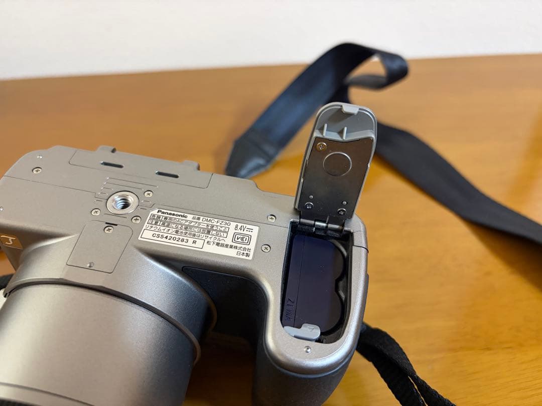 Panasonic　LUMIX　DMC-FZ30　デジタルカメラ