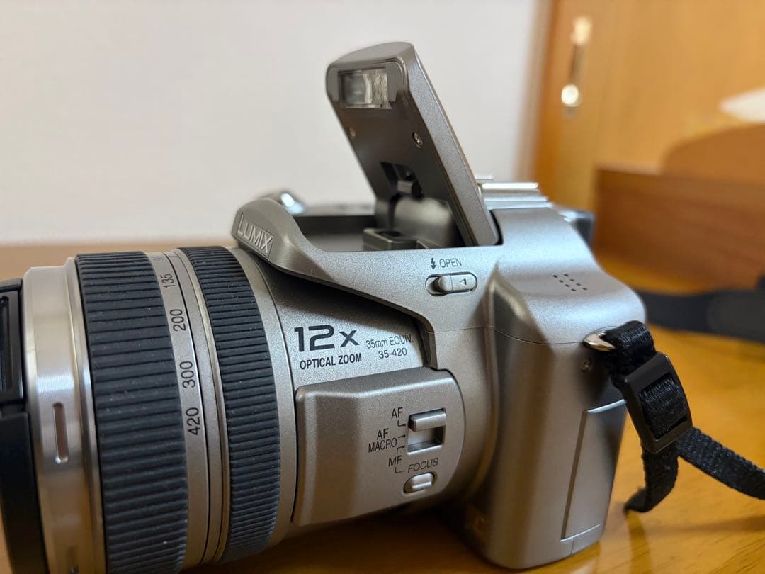 Panasonic　LUMIX　DMC-FZ30　デジタルカメラ