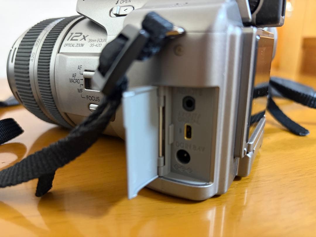 Panasonic　LUMIX　DMC-FZ30　デジタルカメラ