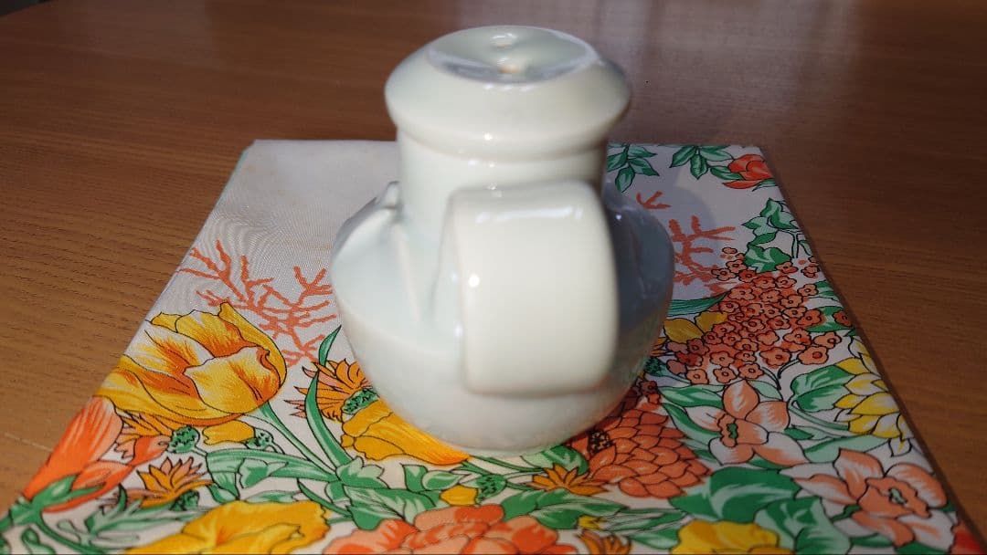 上田恒次白磁醤油差し