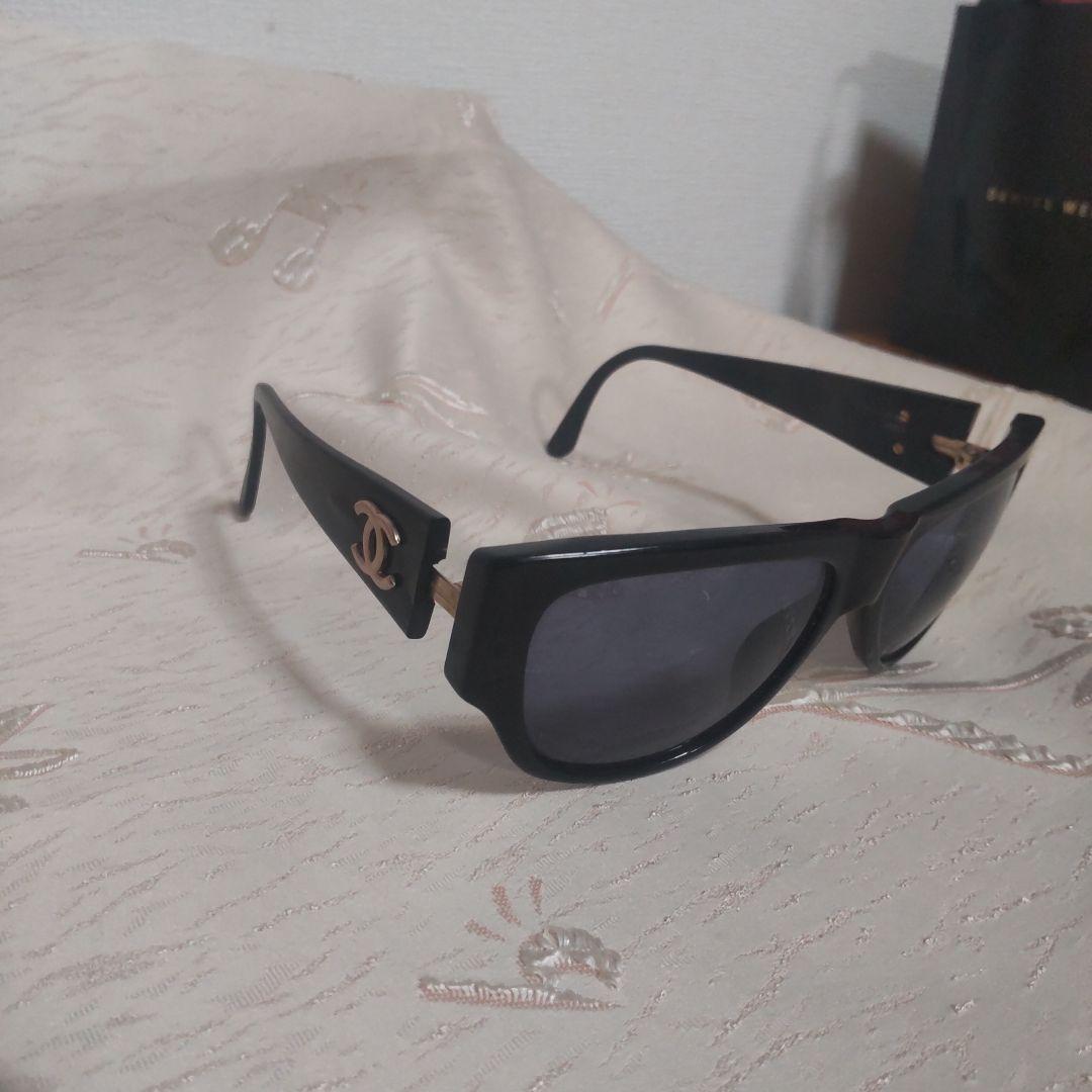 Chanel ブラック キャットアイ サングラス