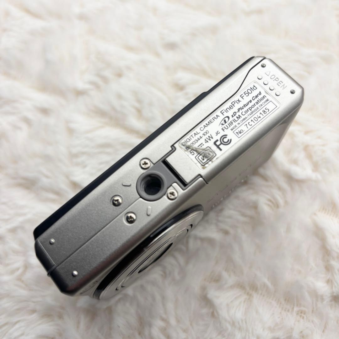 美品 FUJIFILM FinePix F50fd シルバー 動作確認済み