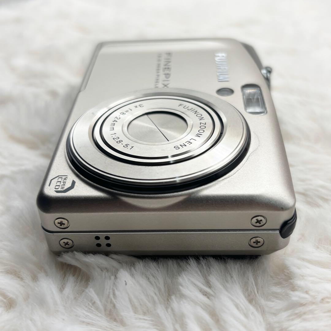 美品 FUJIFILM FinePix F50fd シルバー 動作確認済み