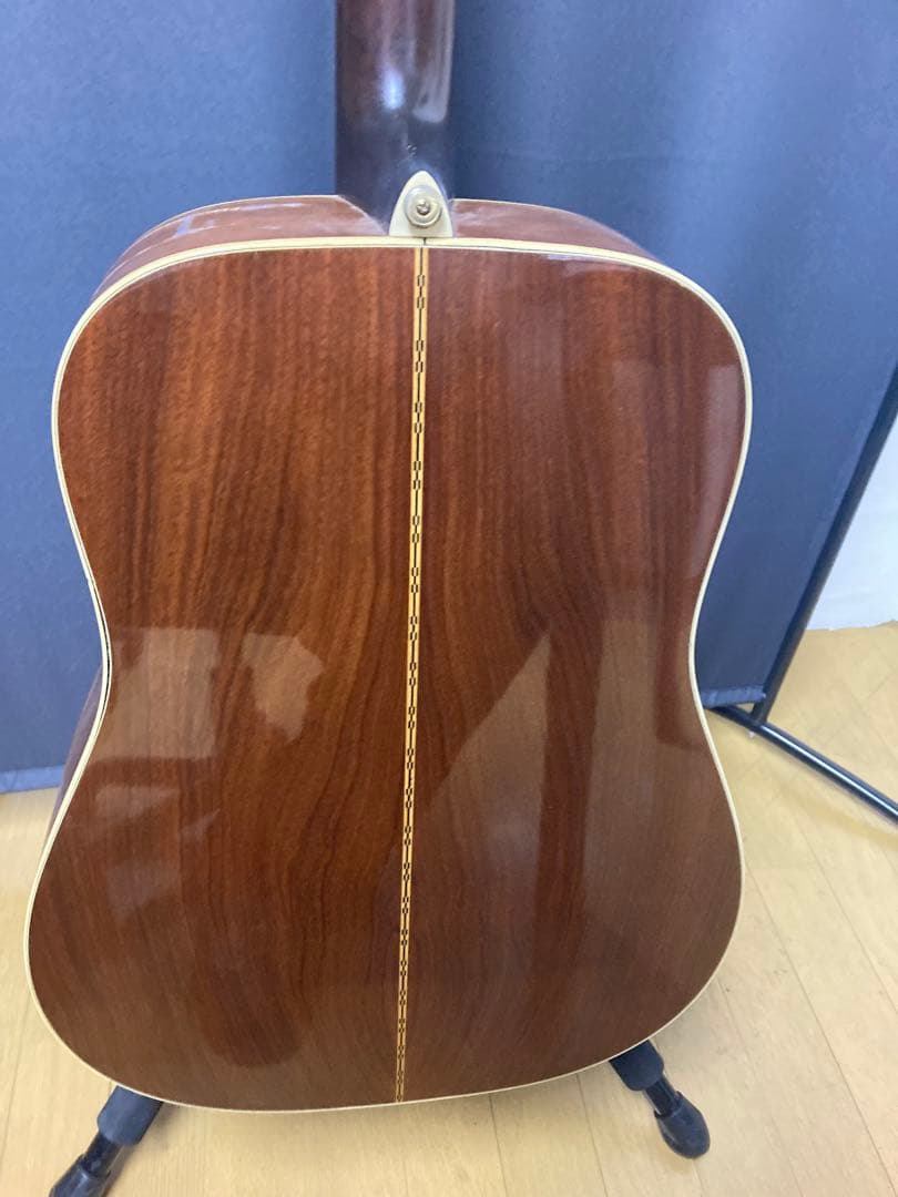 Martin D-28 1994年製　サイド割れ補修跡有り