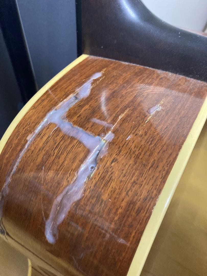 Martin D-28 1994年製　サイド割れ補修跡有り