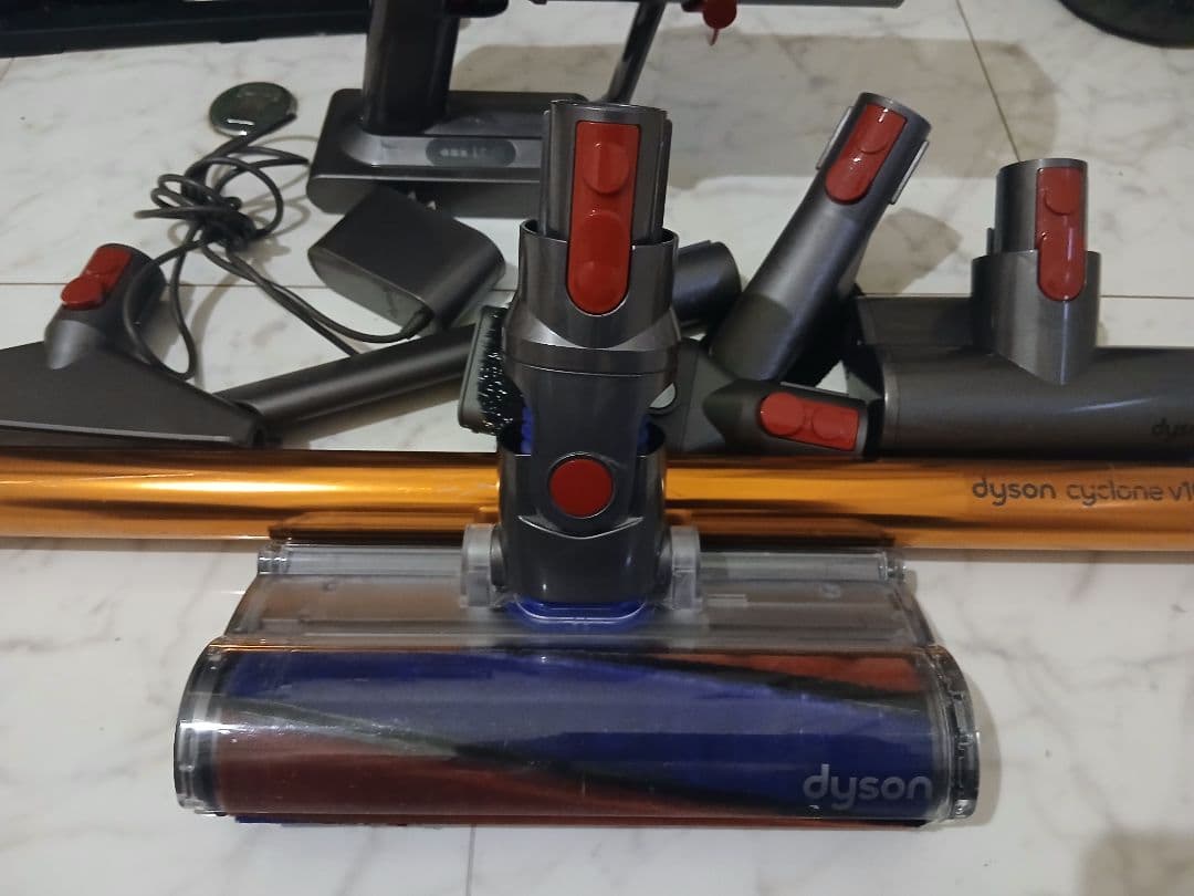 Dyson V10 Fluffy 本体一式 動作確認済