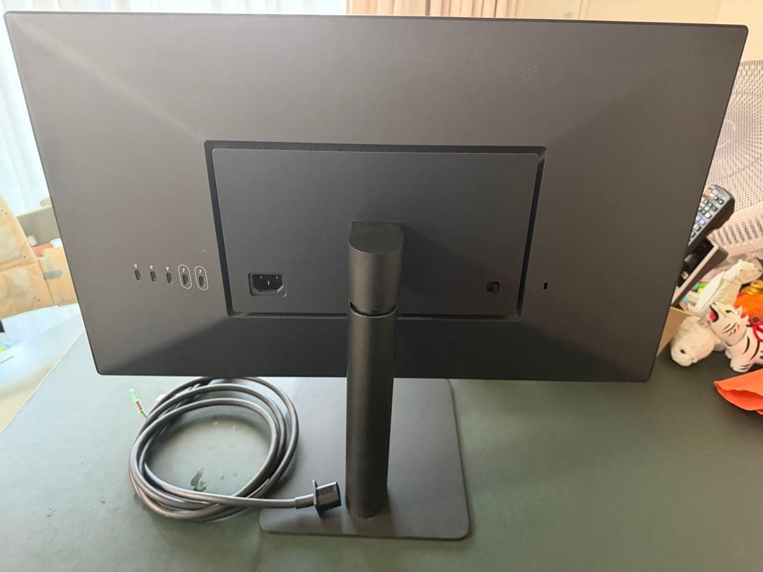 LG 24MD4KL-B 4K液晶モニター　Thunderbolt3対応