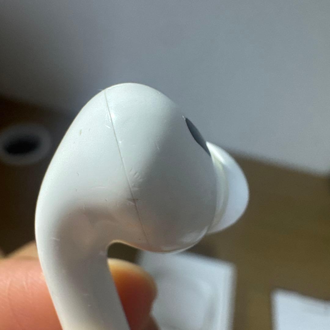 正規品AirPods Pro第二世代 本体 ケース、ライトニングケーブル付き