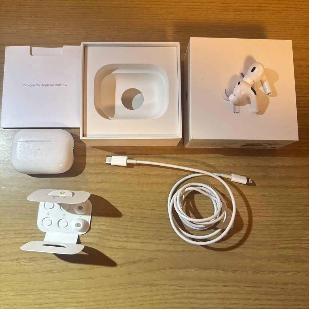 正規品AirPods Pro第二世代 本体 ケース、ライトニングケーブル付き