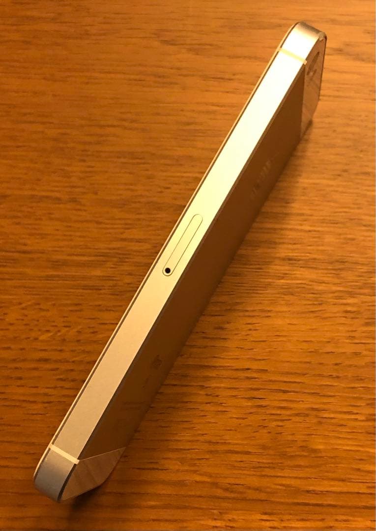 Apple iPhone SE ゴールド 本体