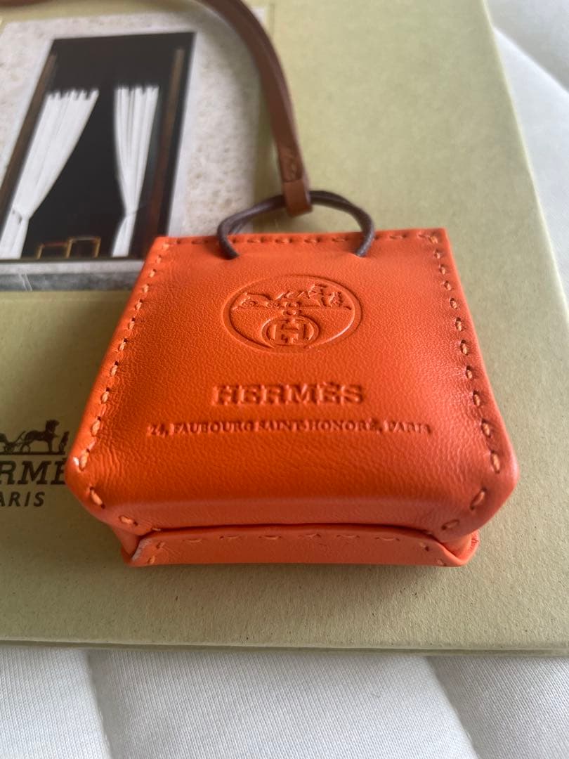 よ*ー様 HERMES エルメス　チャーム　ショッパーチャーム　オレンジ　カタロ