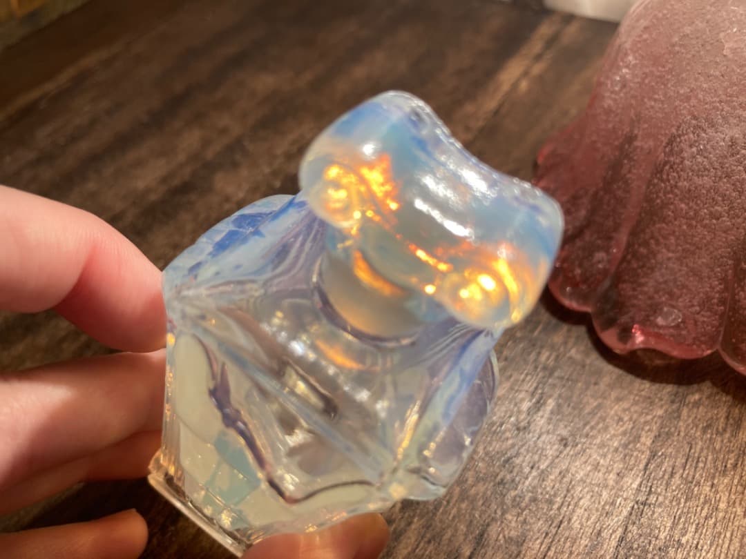 オパールセントガラス　香水瓶
