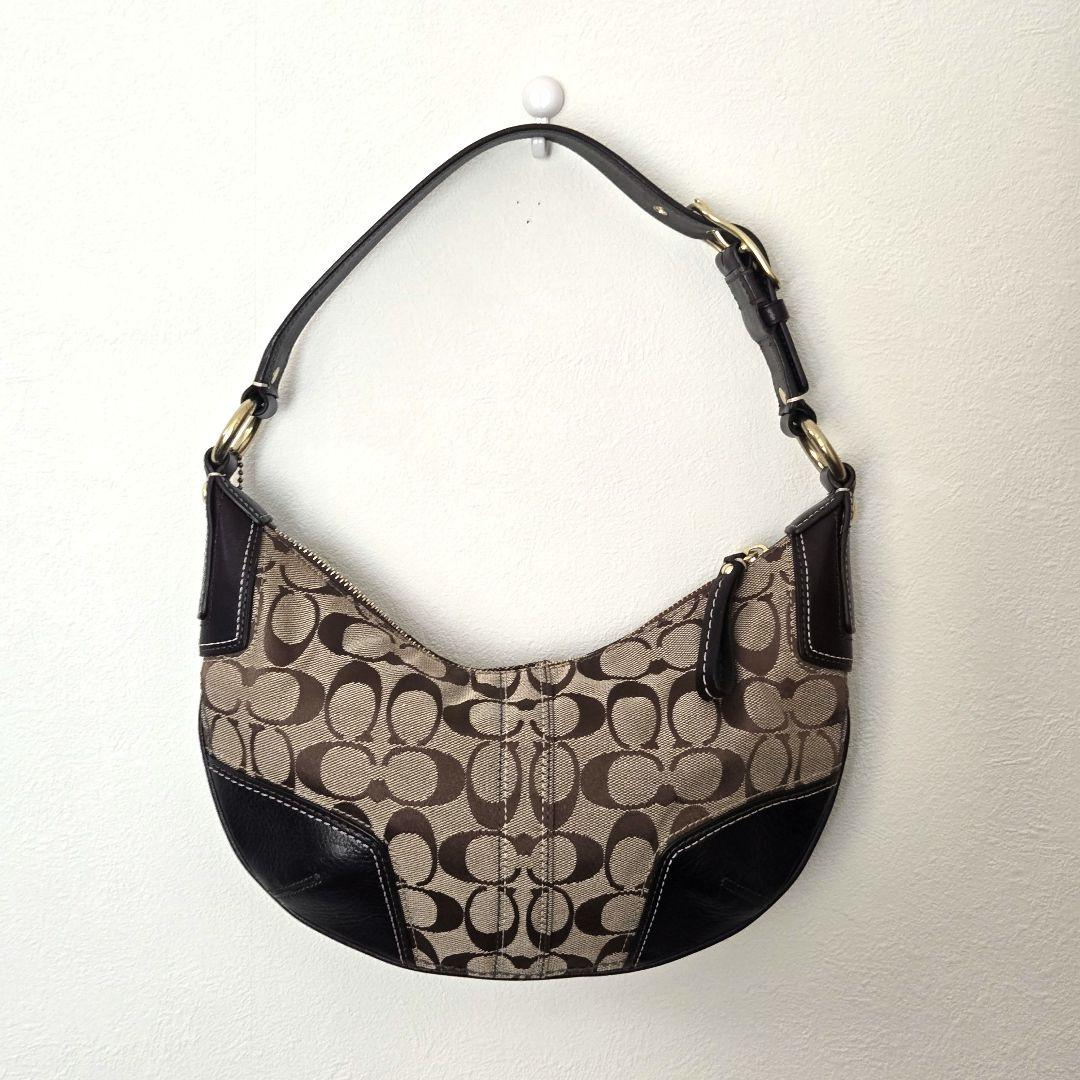 COACHワンショルダーバッグ COACHシグネチャー　三日月型ショルダー