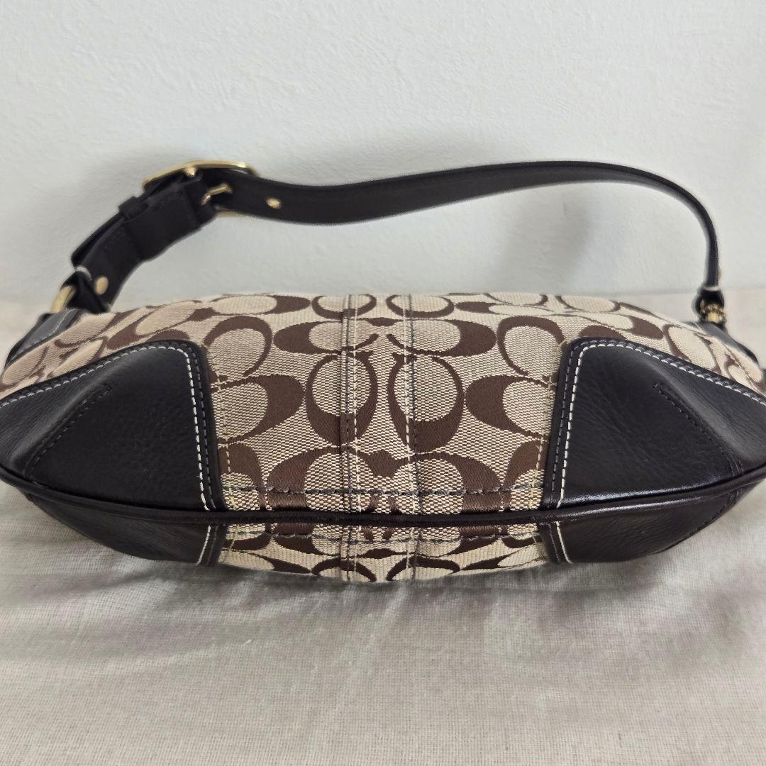 COACHワンショルダーバッグ COACHシグネチャー　三日月型ショルダー