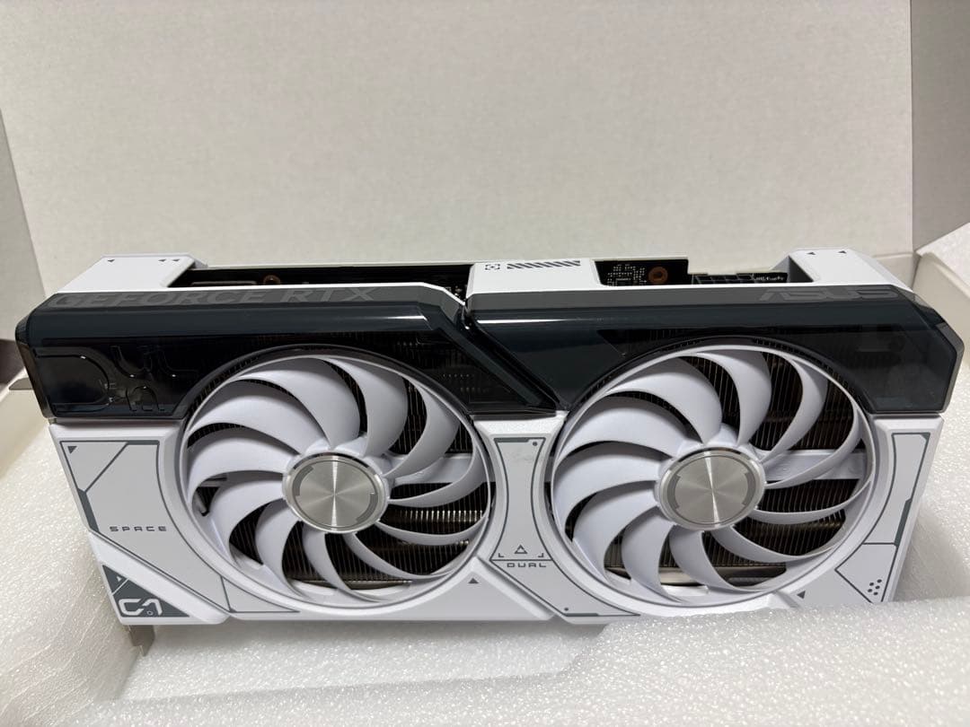 グラフィックボード・グラボ・ビデオカード ASUS Dual RTX 4070 White OC Edition 12GB
