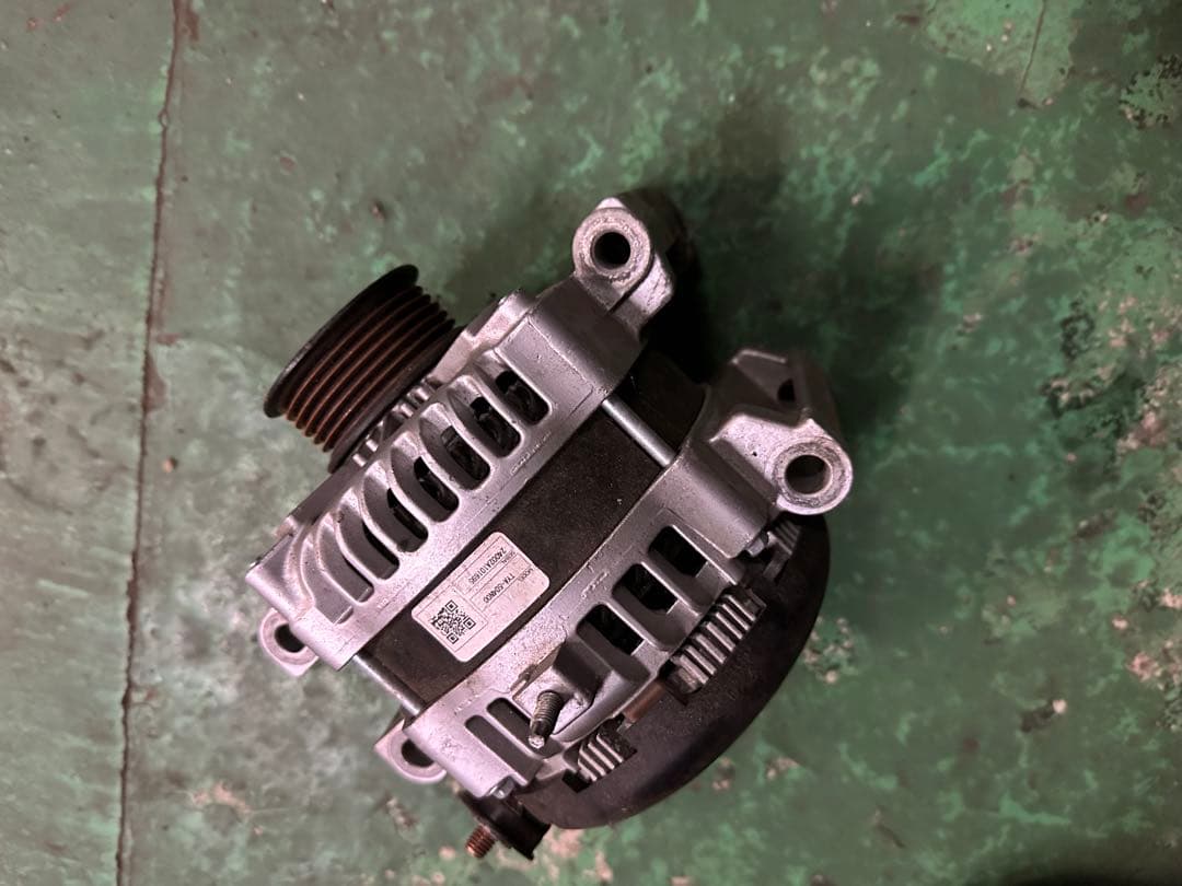 LS460 オルタネーター　ダイナモ　中古