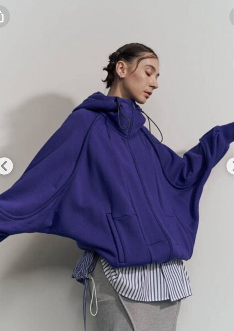 UN3D. カーブラインジップパーカ