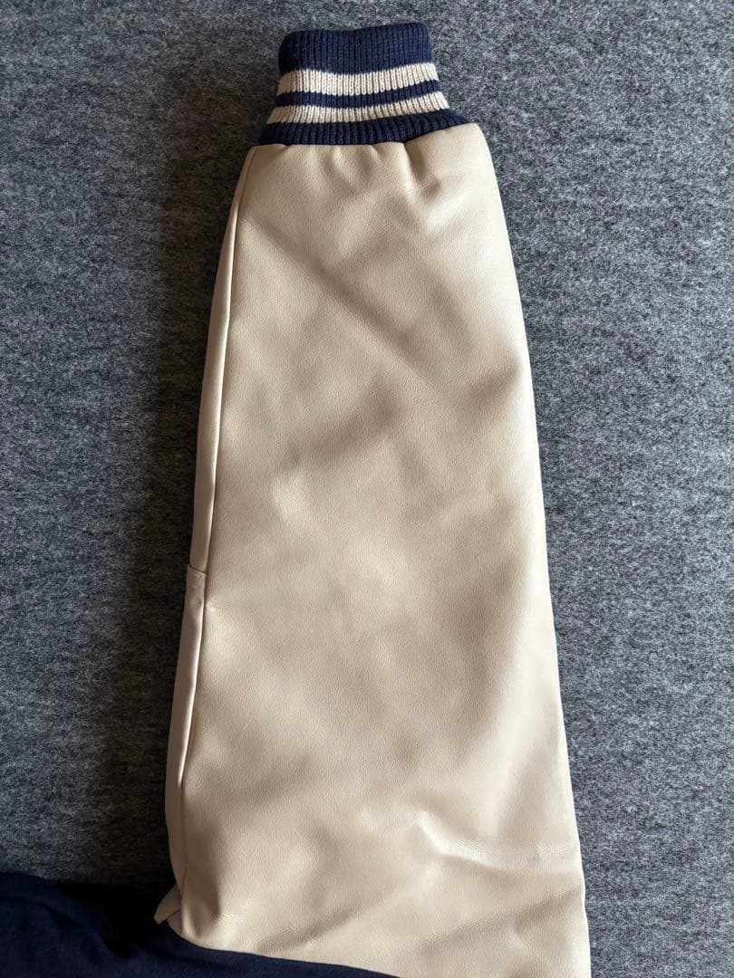 BOSS スタジャン ネイビー/ベージュ