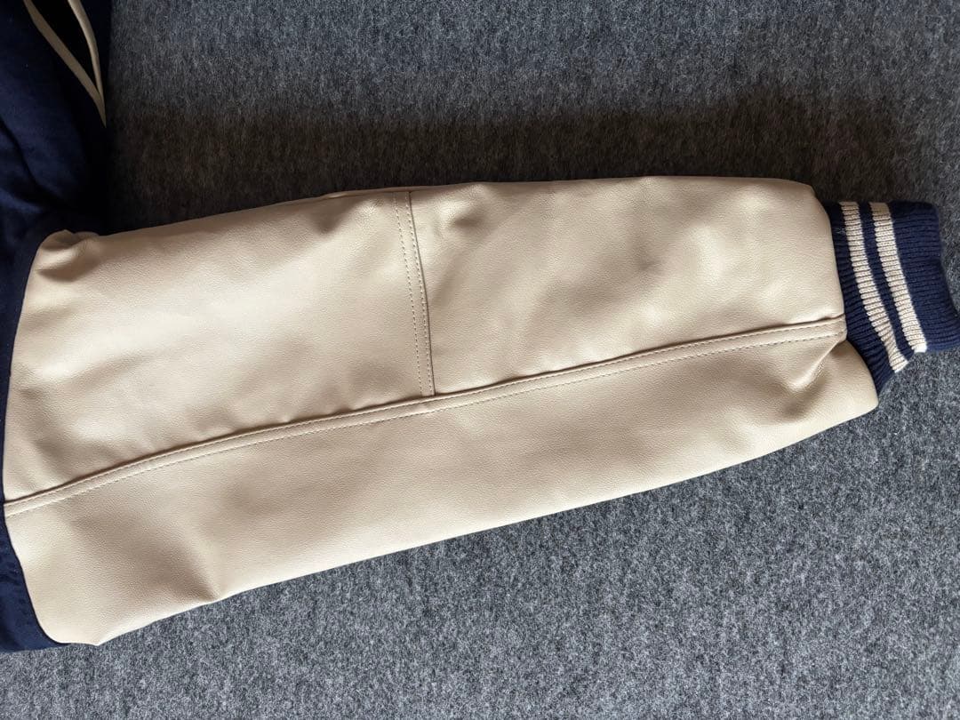 BOSS スタジャン ネイビー/ベージュ