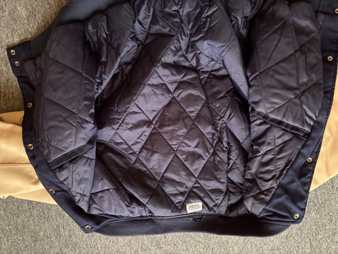 BOSS スタジャン ネイビー/ベージュ