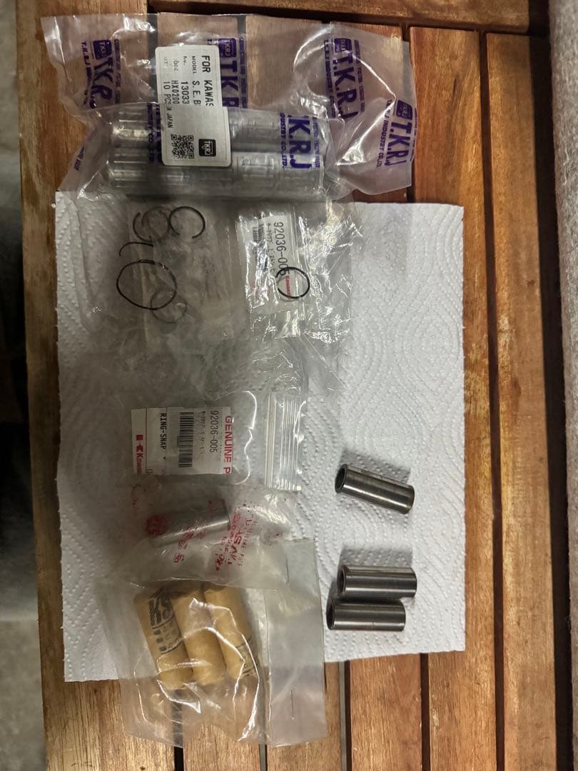 純正ニードルベアリング　ピストンピン　kh250 kh400 250ss