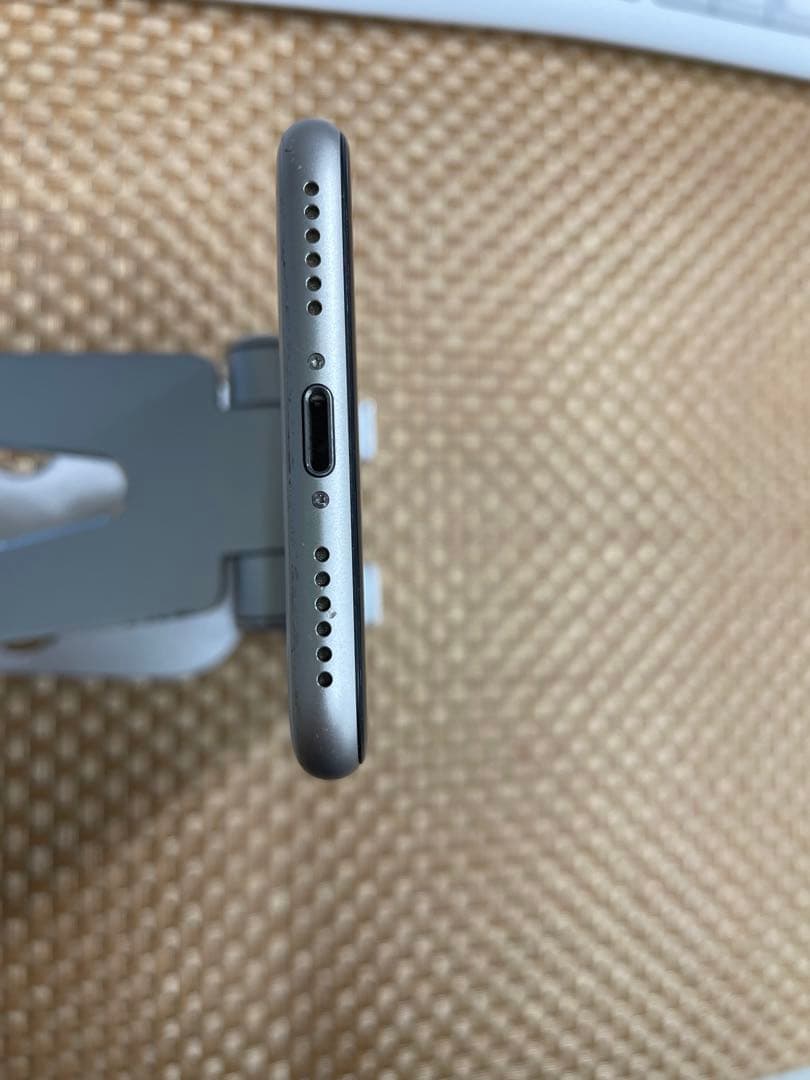 iPhone SE 第3世代 64 GB スターライトSIMフリー【67637】