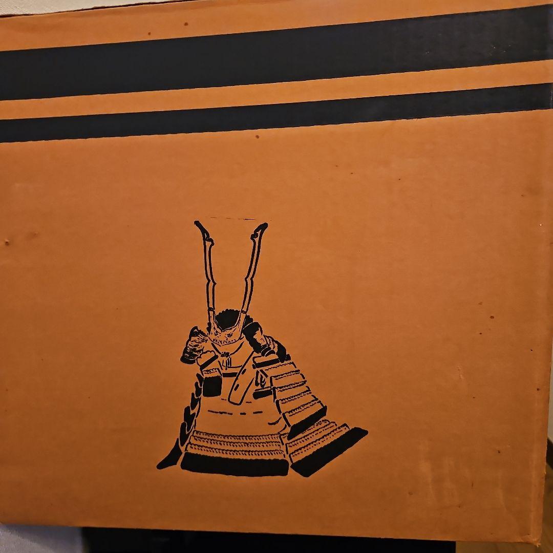 吉徳監製　鎧兜兜　玉鳳作　緋絲織之大鎧