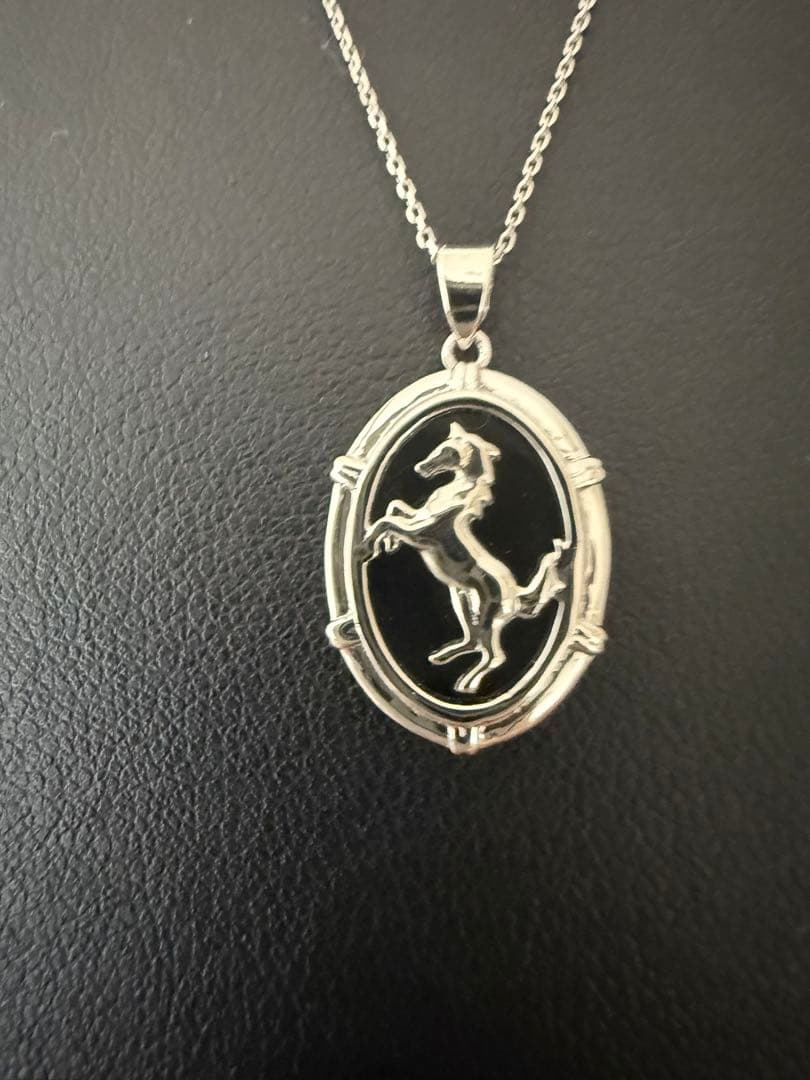 セ-ル❣️今年の干支‼️PTウマモチーフオニキス入りペンダントトップ