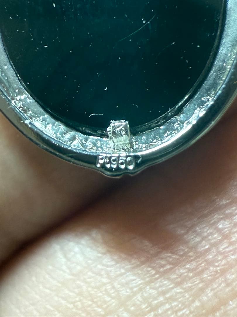 セ-ル❣️今年の干支‼️PTウマモチーフオニキス入りペンダントトップ