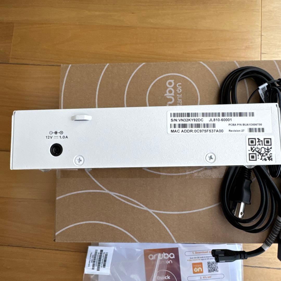 Aruba Instant On 1830 8ポートスイッチ