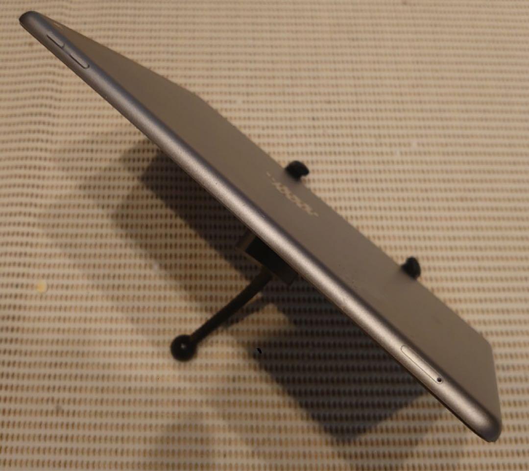 完動品SIMフリーiPad第6世代(A1954)本体32GB送料込XJF88