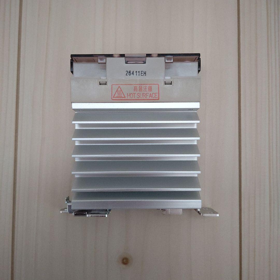 Omronヒータ用ソリッドステート・リレー G3PE-215B DC12-24