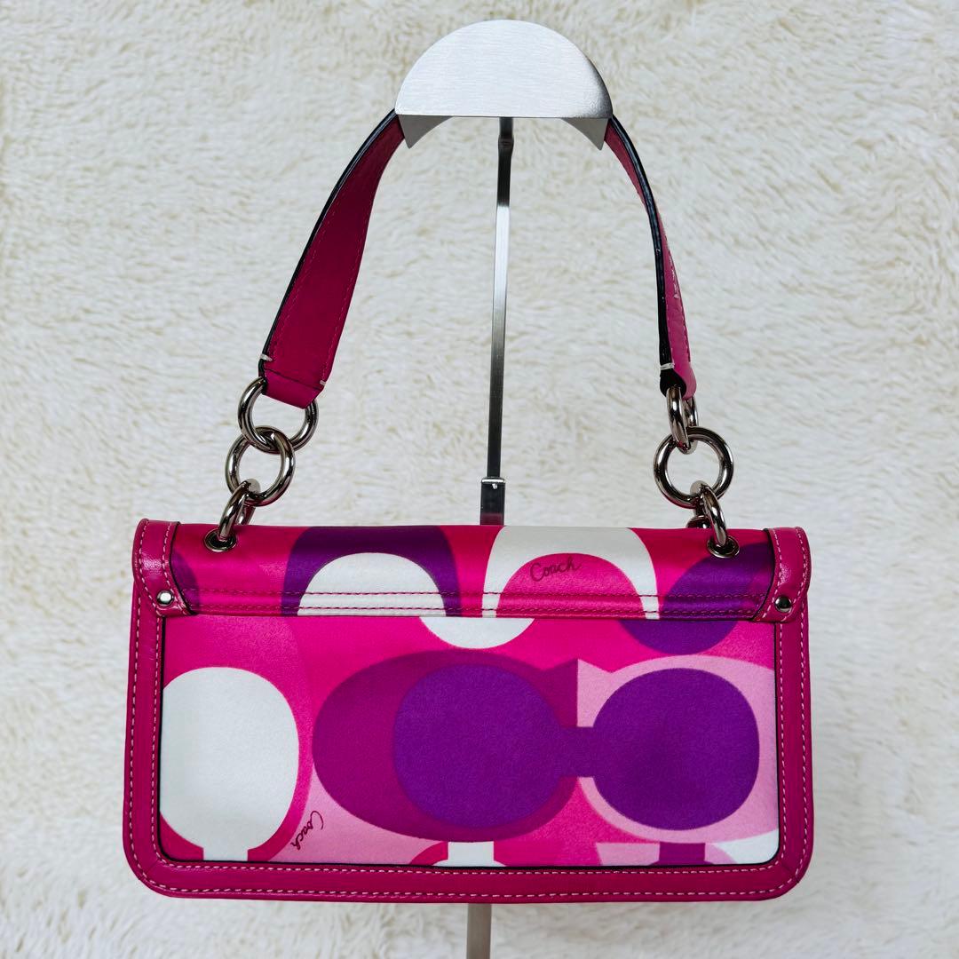 COACH グラフィックハンドバッグ チャーム付き