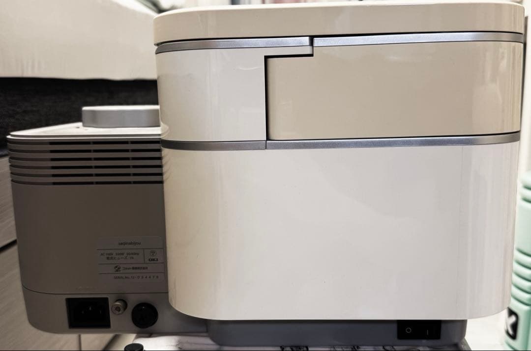 SAQINA美顔器 ホワイト スチーム機能付き　今だけお値下げ価格