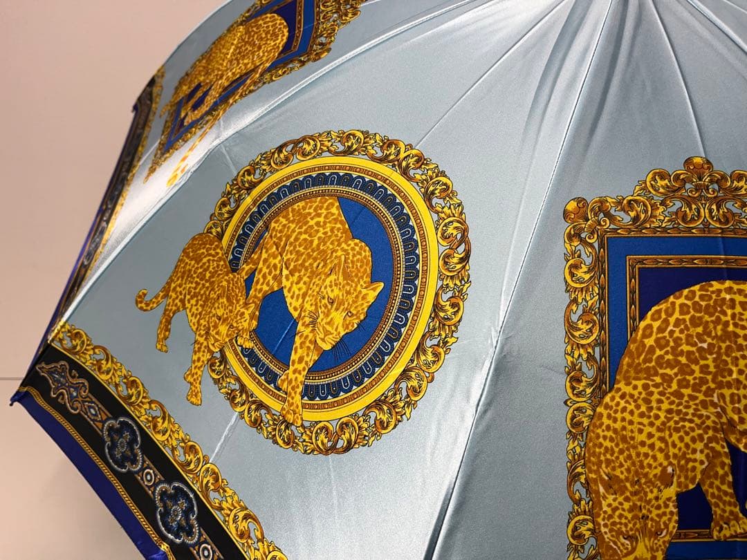 未使用　ジャンニベルサーチ 豹柄 折りたたみ傘 Gianni Versace