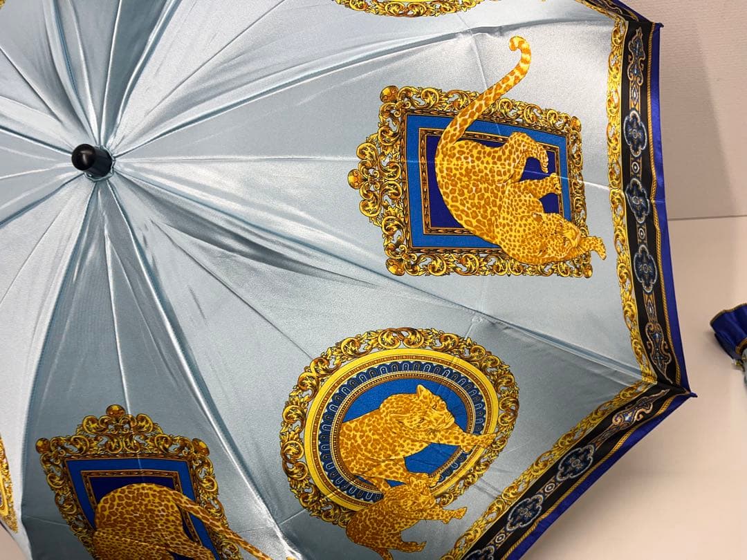 未使用　ジャンニベルサーチ 豹柄 折りたたみ傘 Gianni Versace